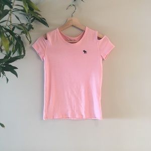 This is a Abercrombie and Fitch tee SIZE 11/12